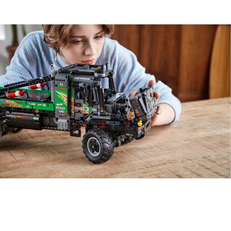 レゴ テクニック メルセデス・ベンツ・ゼトロス - 全輪駆動トラック