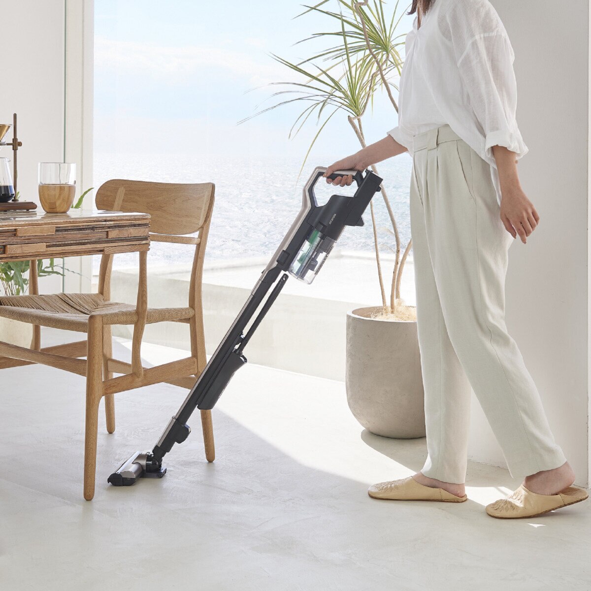アイリスオーヤマ 充電式サイクロンスティッククリーナー SCD-CS01-B | Costco Japan