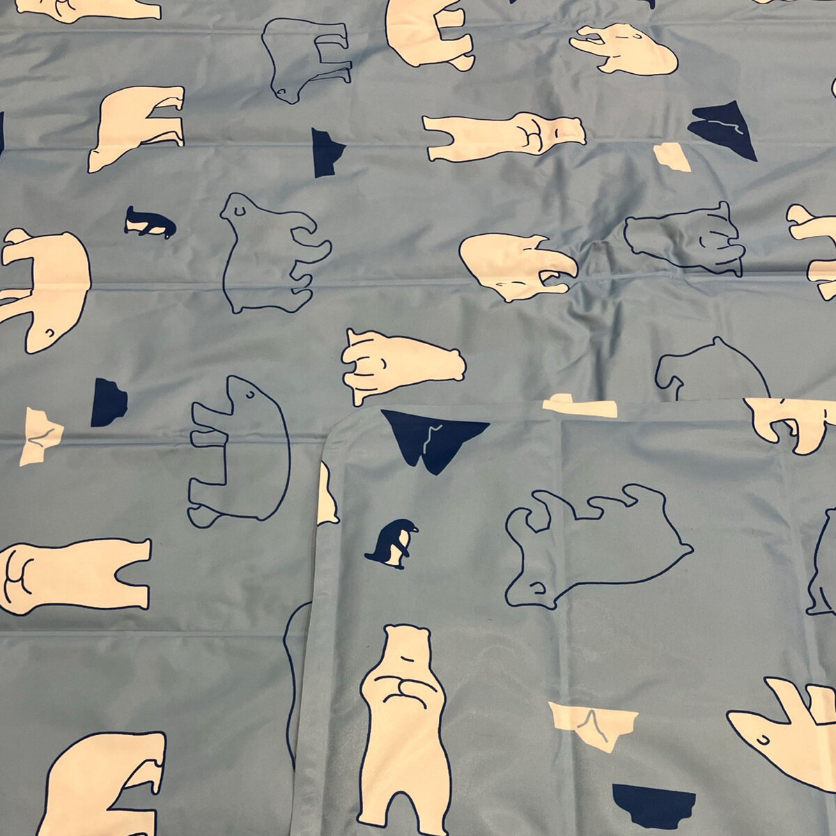 冷感ジェルマット 90cm x 140cm シロクマ ライトブルー