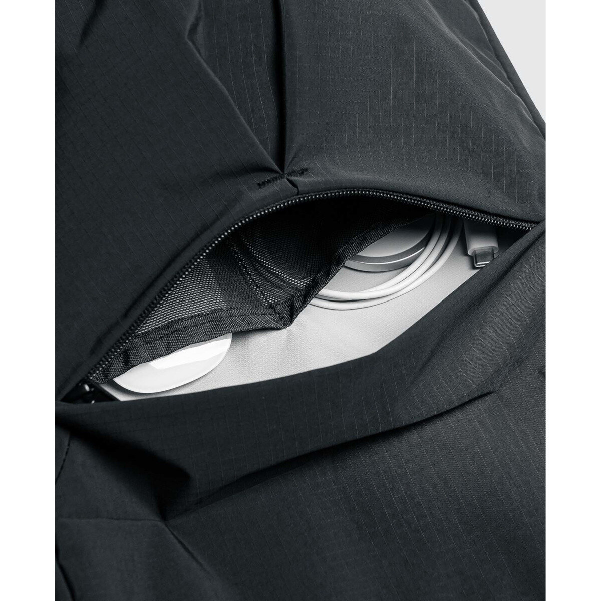 bitplay / Essential ラップトップスリングバッグ （14インチ用）/ ブラック