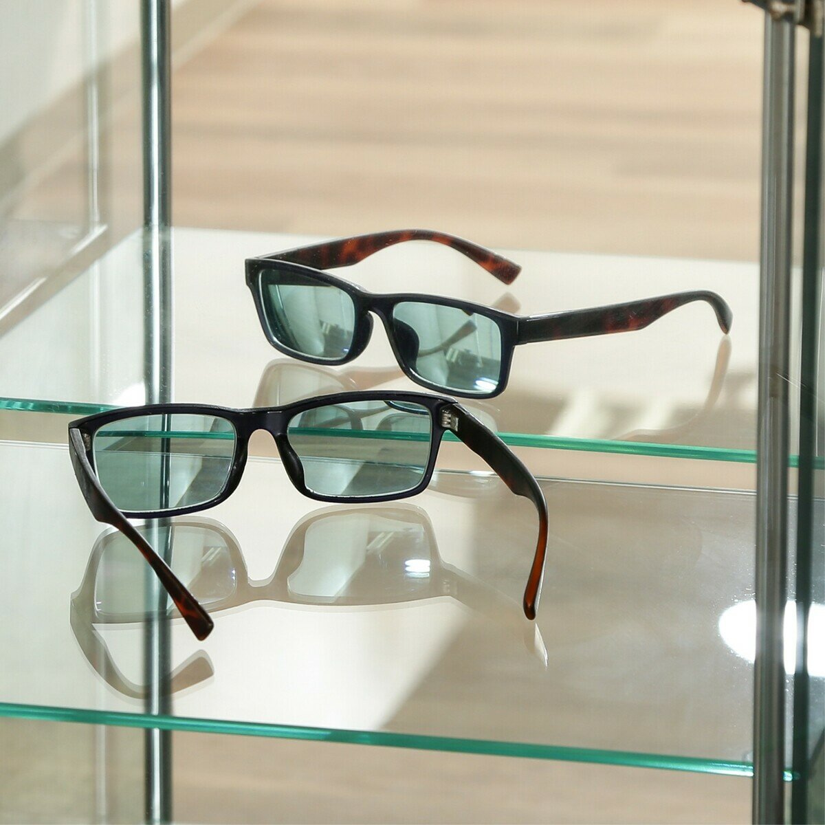 ガラスコレクションケース 3段 (背面ミラー付き)