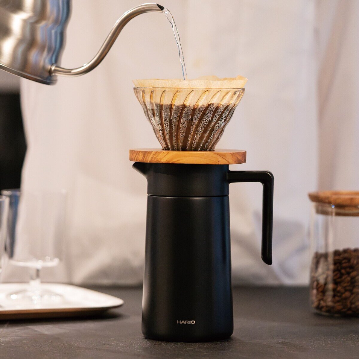 HARIO セラミックコーティング真空保温ポット 800ml ブラック | Costco