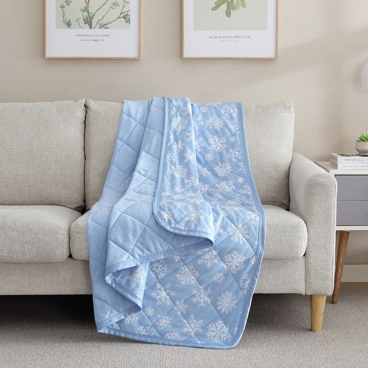 サットンプレイスコレクション リバーシブル 冷感ブランケット シングルサイズ 152cm x 203cm ブルー サットンプレイスコレクション リバーシブル 冷感ブランケット シングルサイズ 152cm x 203cm ブルー