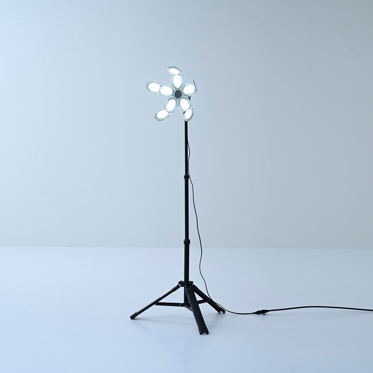 YAMAZEN 5灯LEDガレージライト/ライト用三脚スタンドセット GL5-1000SSSG-70BSET