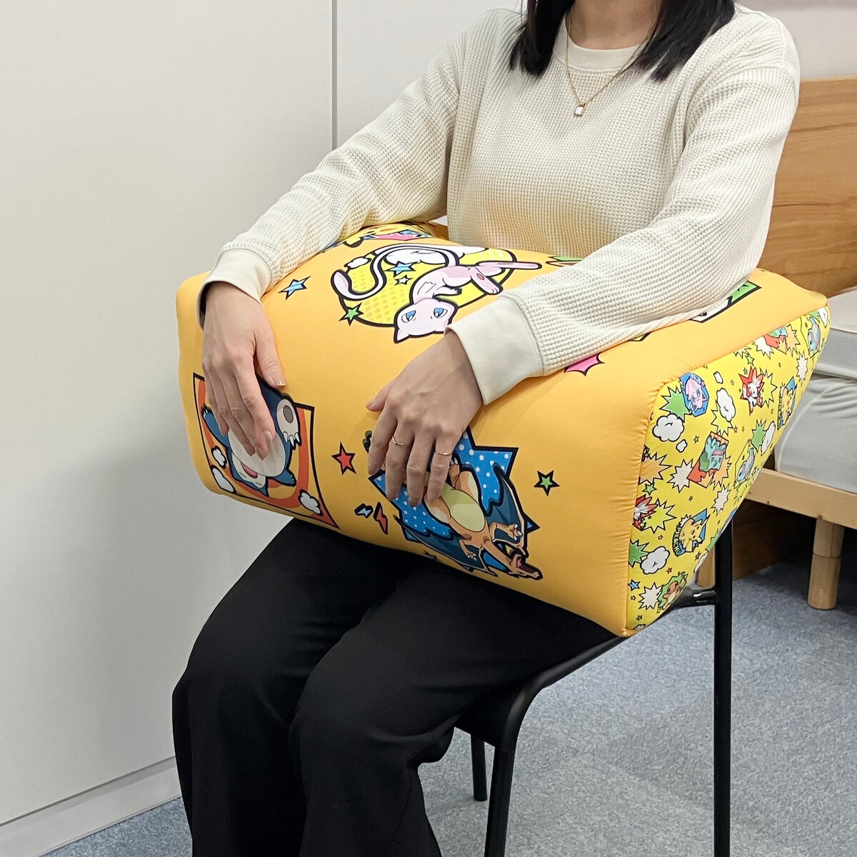 冷感くつろぎ三角クッション ポケモン コミック