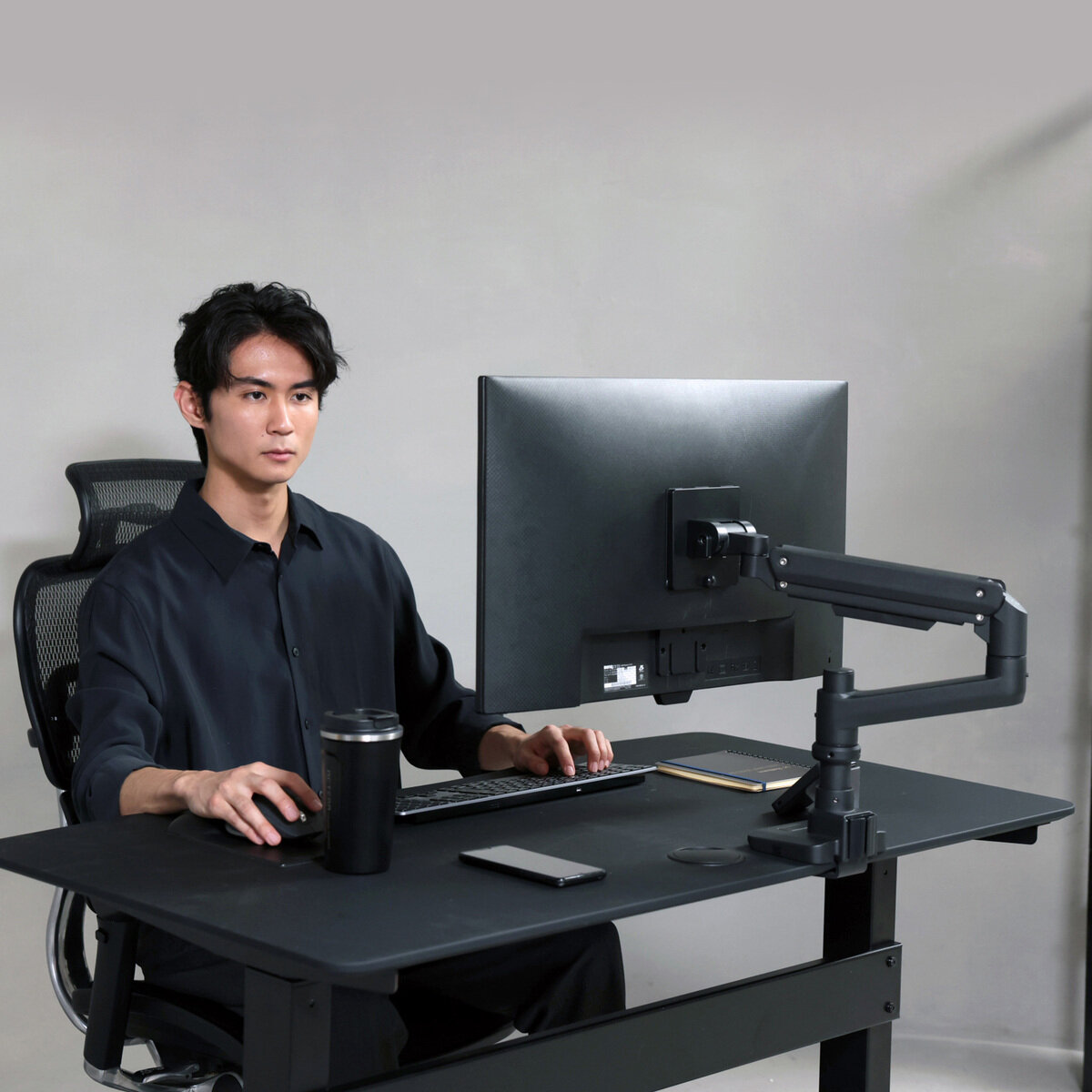 iggy / モニターアーム / LS112 / 耐荷重20kg / 17～49インチ対応