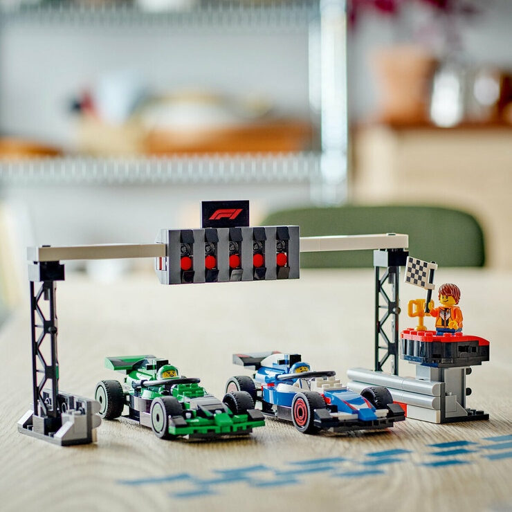 レゴ F1®グリッドと VCARB ＆ Sauber レースカー