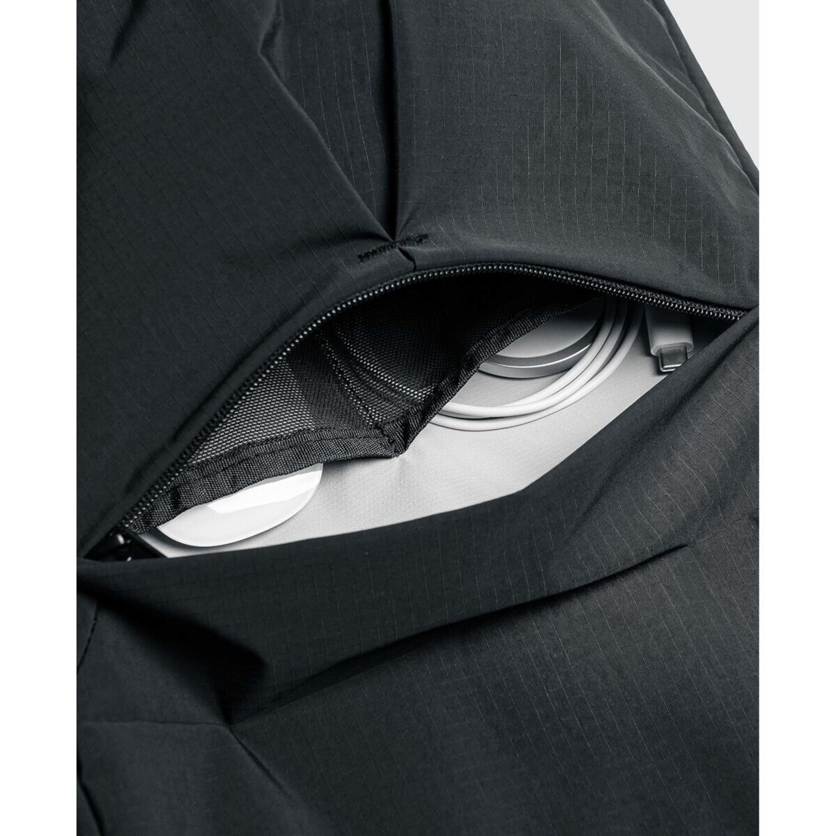 bitplay / Essential ラップトップスリングバッグ （16インチ用）/ ブラック