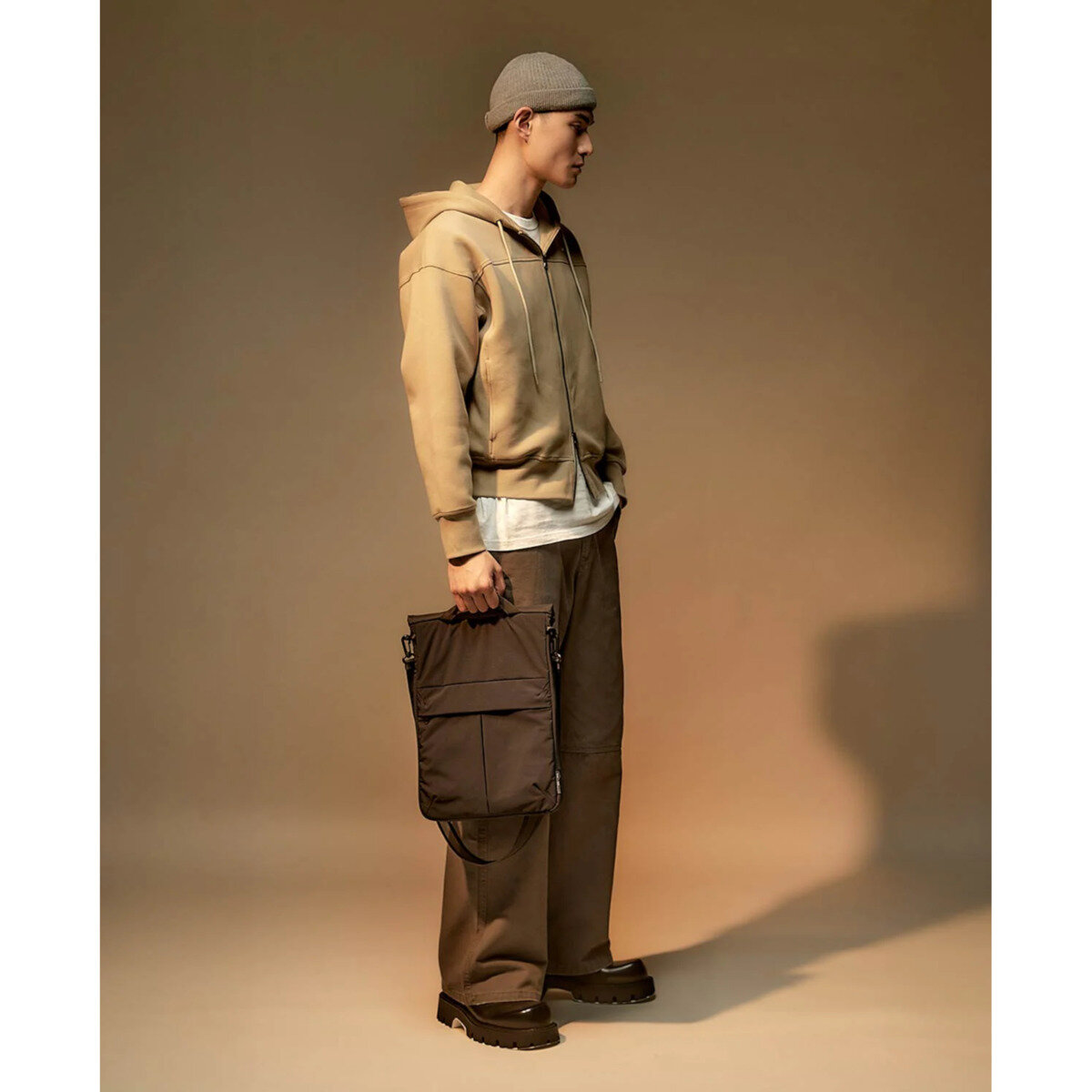 bitplay / Essential ラップトップスリングバッグ （14インチ用）/ ブラック