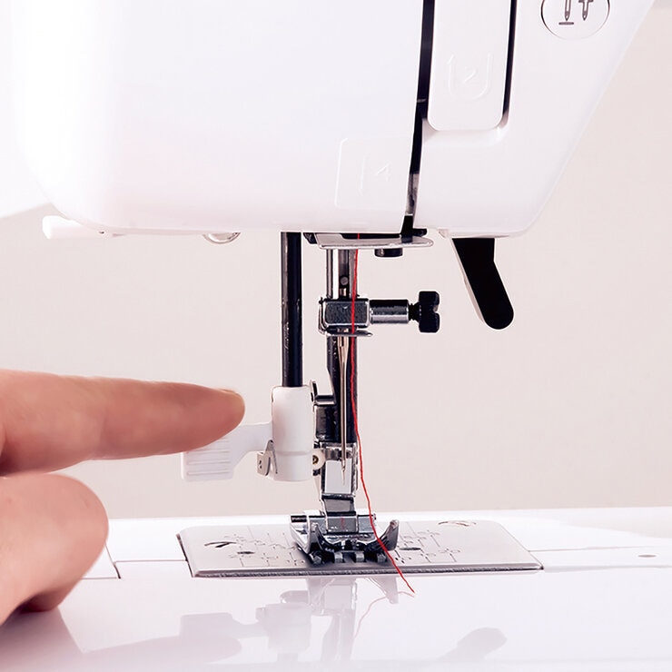 ジャガー コンピューターミシン KJM3102W