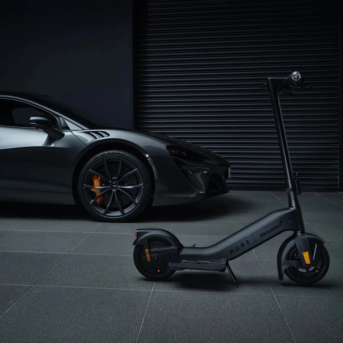 ピュア 電動キックボード アドヴァンス x マクラーレン ブラック