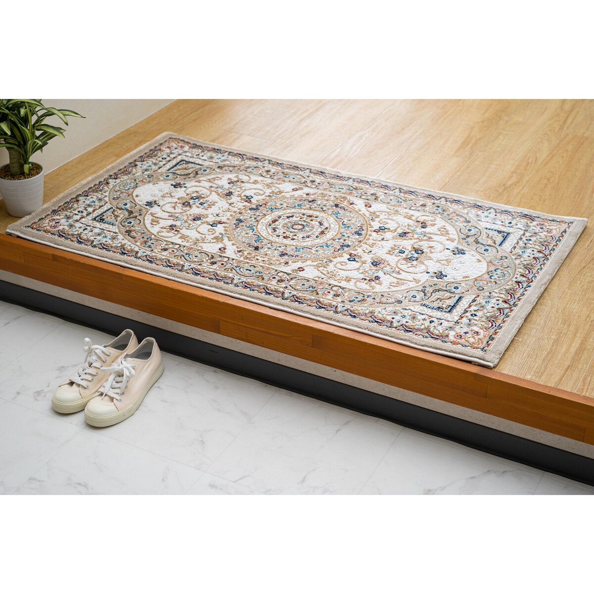 ウィルトン織りマット ロザリオ 70 x 120cm ベージュ