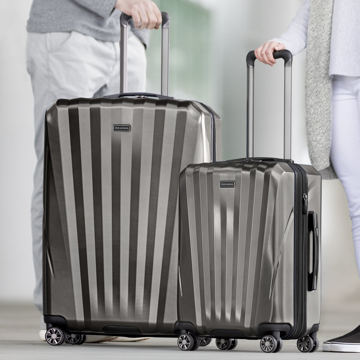 リカルドビバリーヒルズ ウインザー スーツケース 2個セット（21インチ＆28インチ/53cm＆71cm） グラファイト