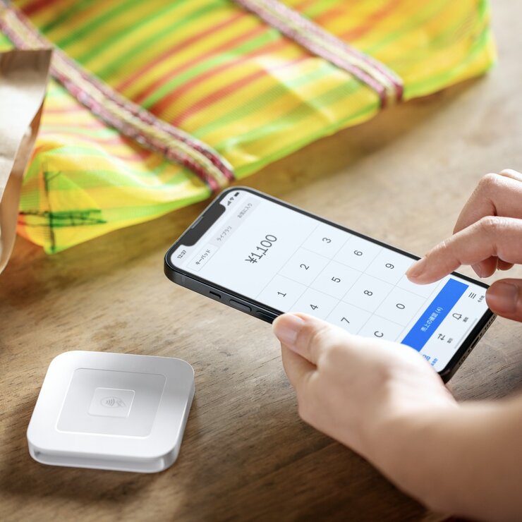 キャッシュレス決済端末 Squareターミナル＆Squareリーダー(専用台付) Square、持ち運べる一体型決済端末「Square Terminal」。プリンタも