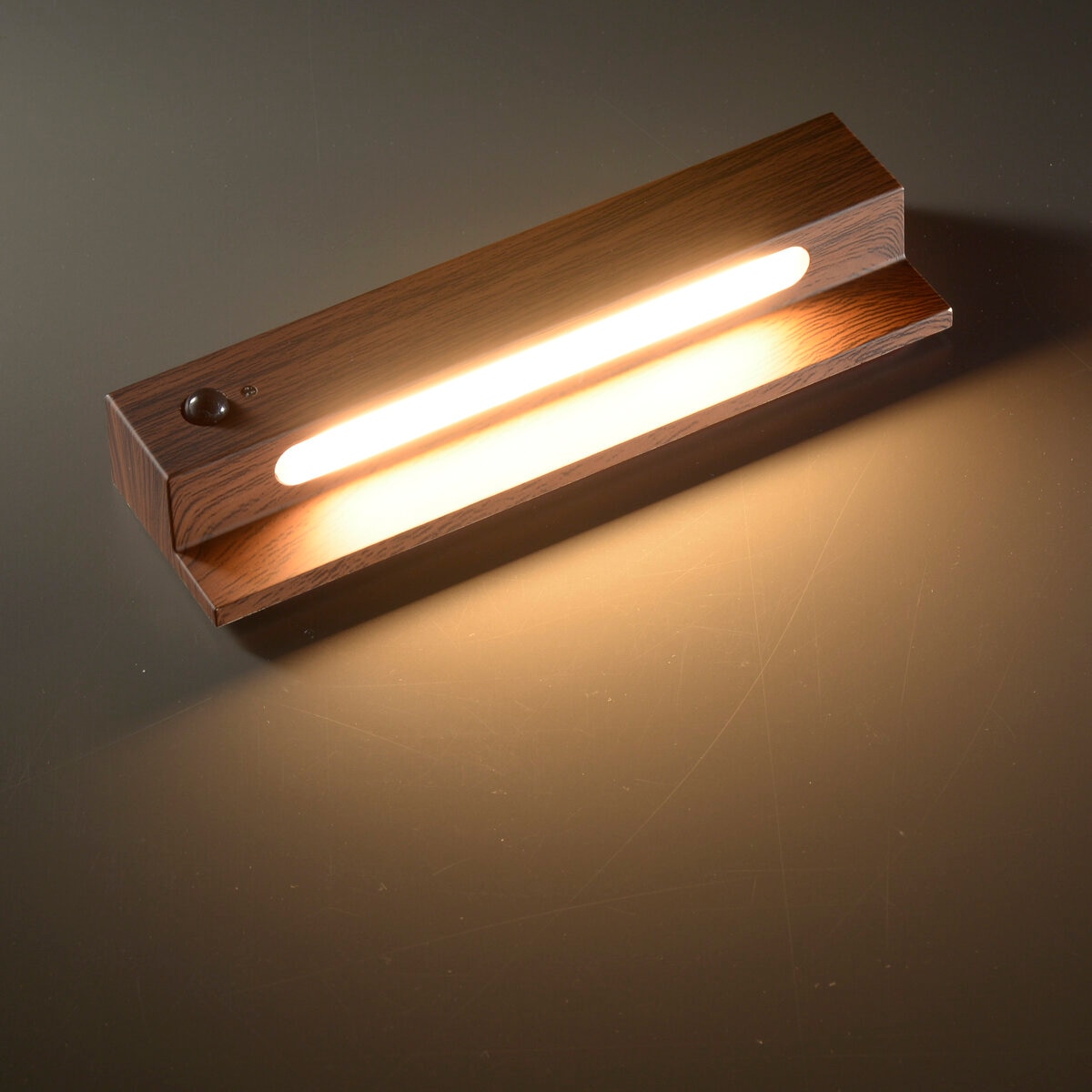 オーム電機 LEDナイトライト 人感＆明暗センサー付き 濃い木目調 NIT-BK10-K