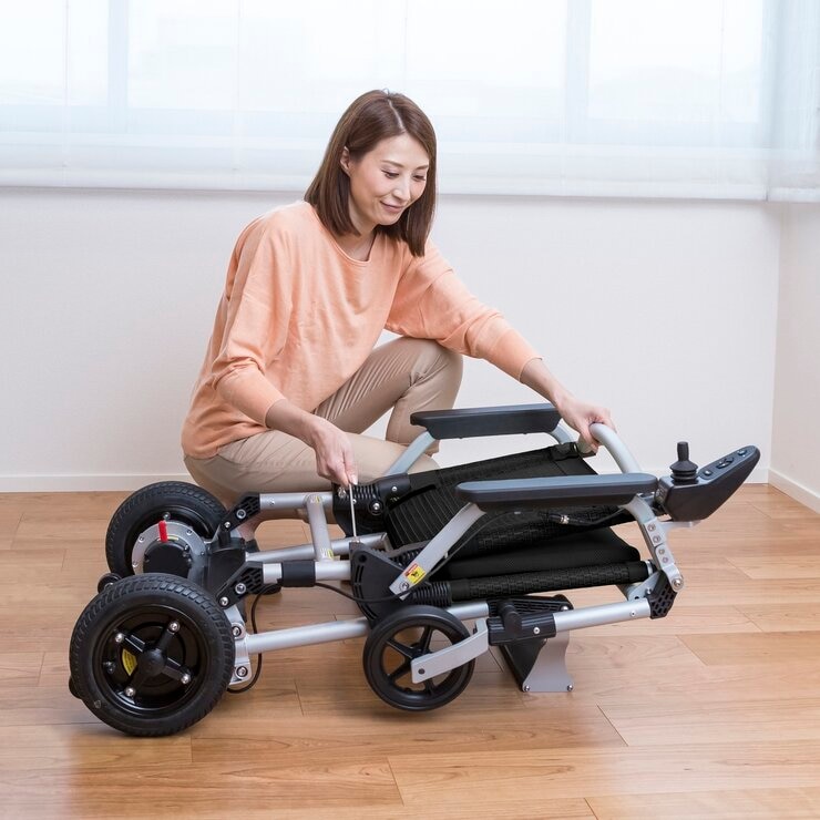 ワンタッチ折りたたみ電動車椅子『ラスレル』　カラー:ブラック 171466498113566.jpg