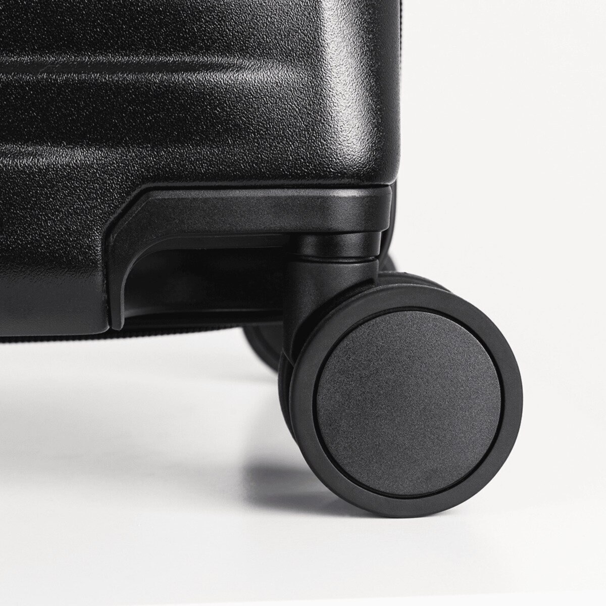 エコーラック ショーグンEVO 24インチ 72L ブラック