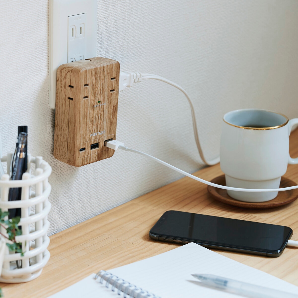 ファーゴ 木目調壁挿し電源タップ 2個セット PTN221BW 4AC/USB-AX2/CX1
