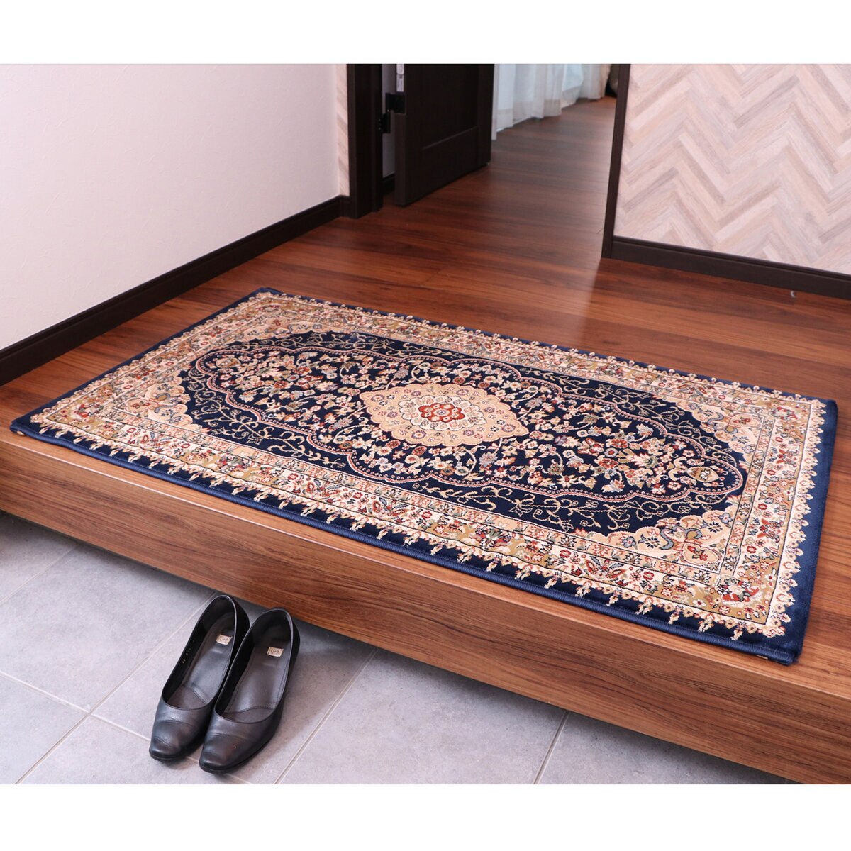 ウィルトン織りマット ベルミラ 60 x 90cm ネイビー