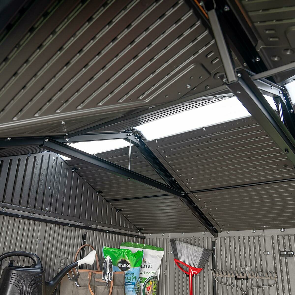 LIFETIME 9.5 x 7 フィート (2.9 x 2.1 m) 屋外用物置