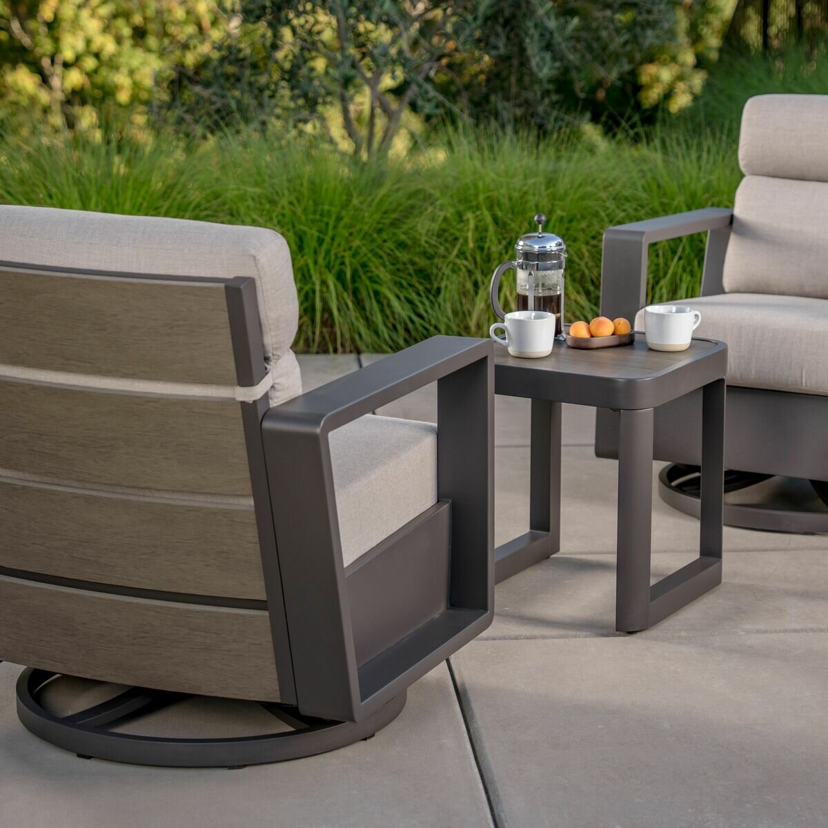 サンヴィラ Beckett 屋外用テーブル & チェア 3点セット