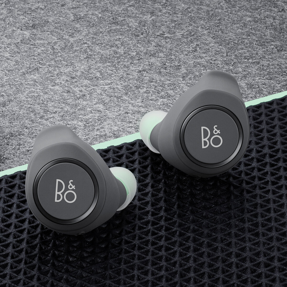 B&O Beoplay 完全ワイヤレスイヤホン E8 Motion