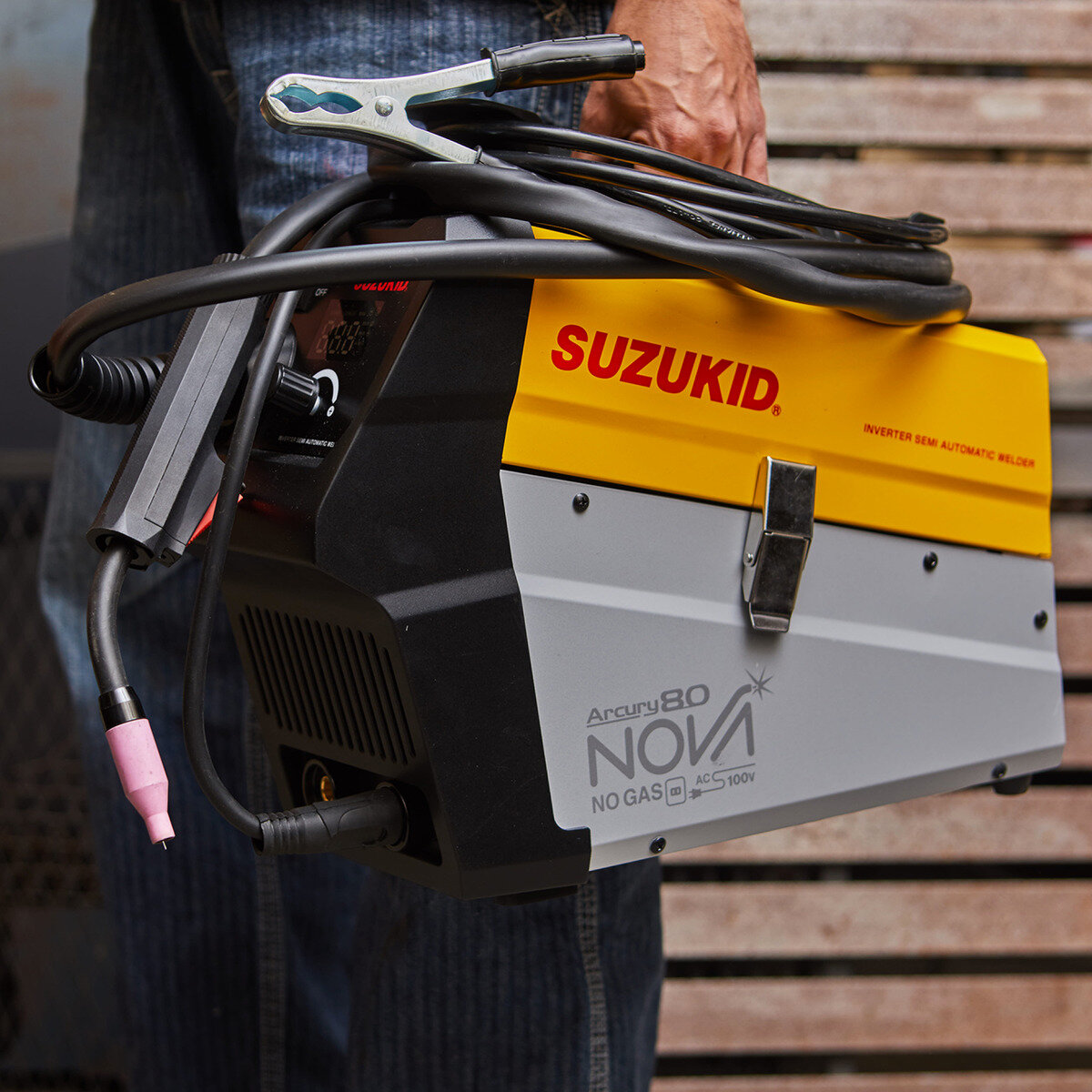 高級 ruruスター電器製造 SUZUKID 100V専用 インバータノンガス半自動溶接機 アーキュリー80NOVA SAYI-80N  液晶式自動遮光溶?