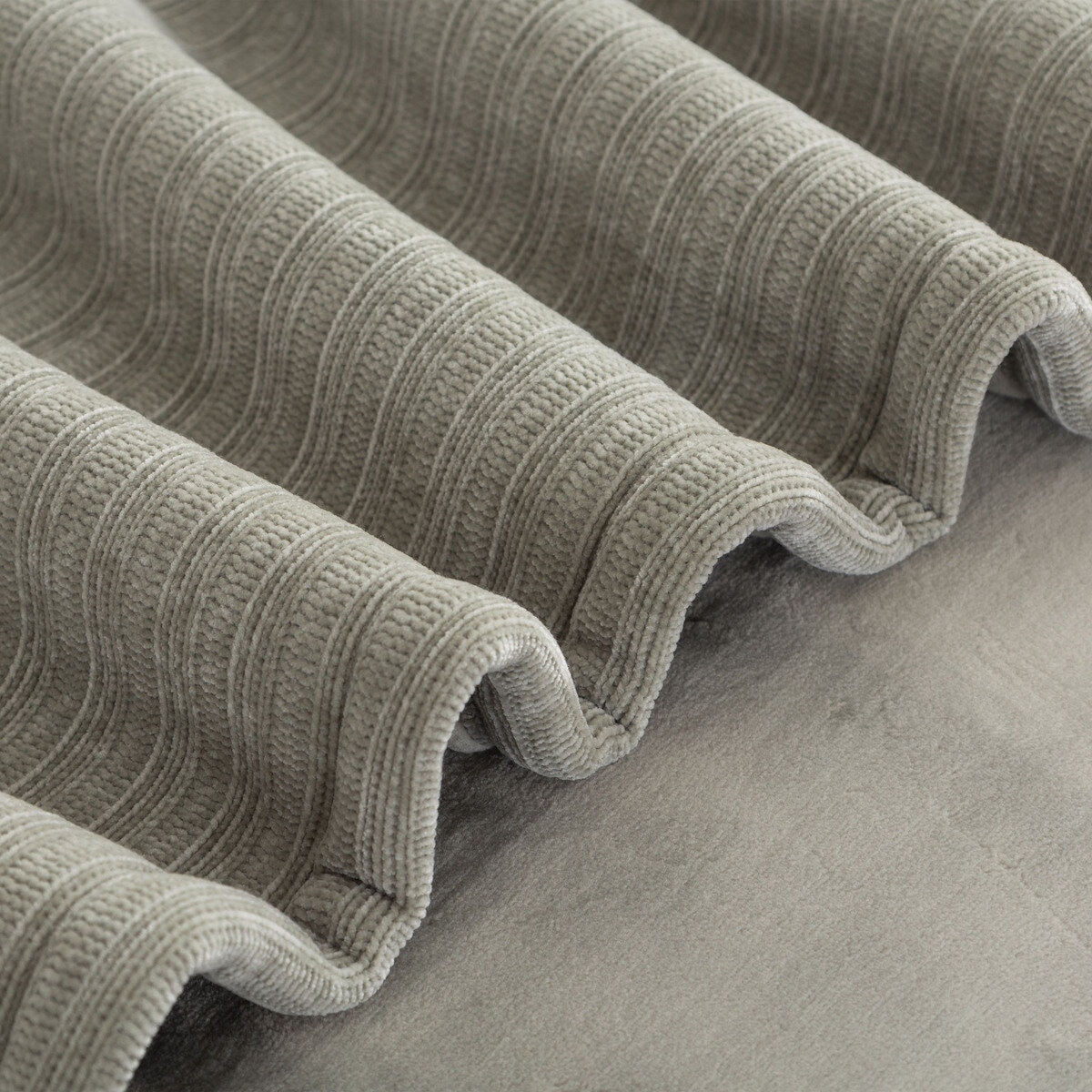 CHENILLE 大判ひざ掛け 152cm x 177cm