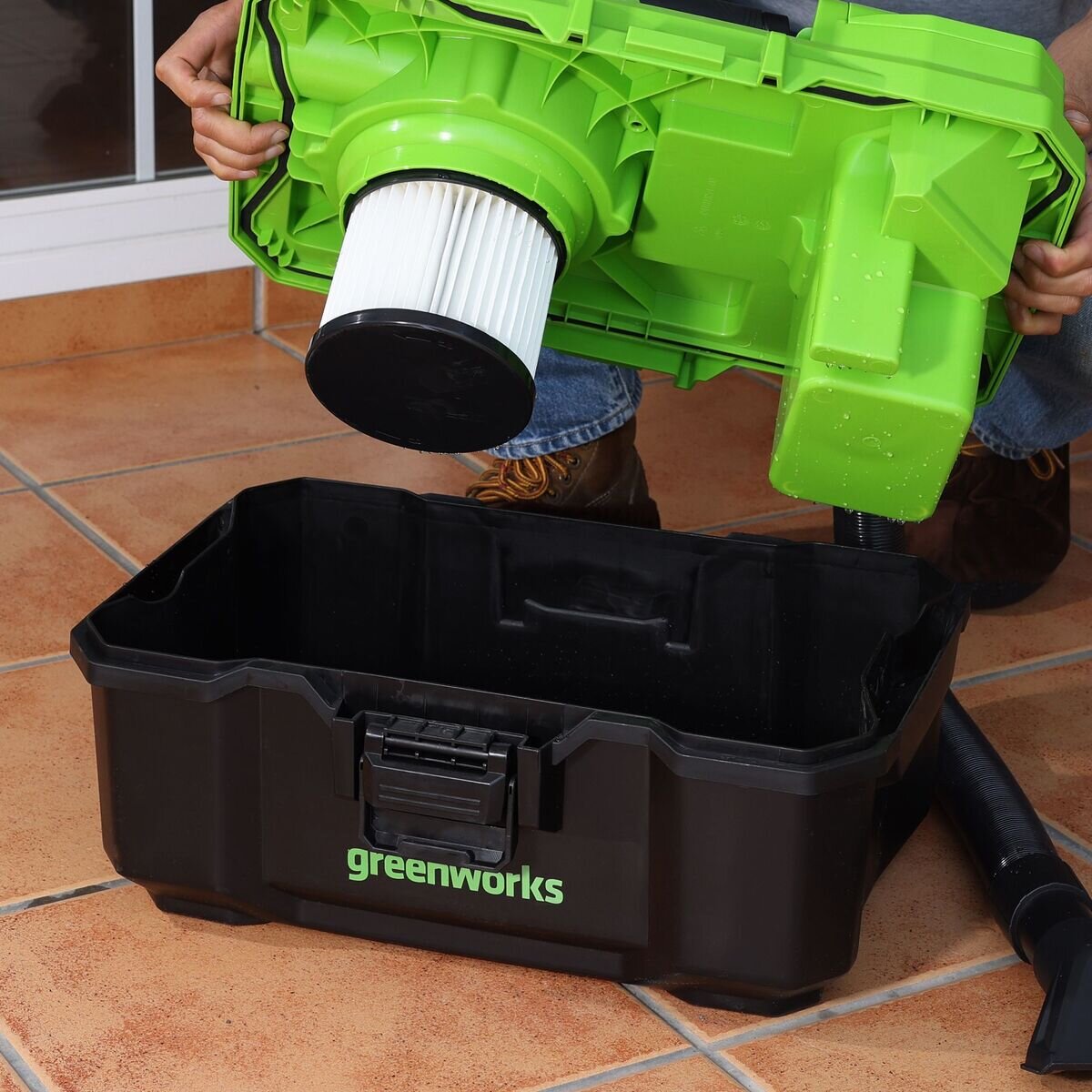 greenworks 24v 乾湿吸湿クリーナー 2AHバッテリー＆充電器同梱