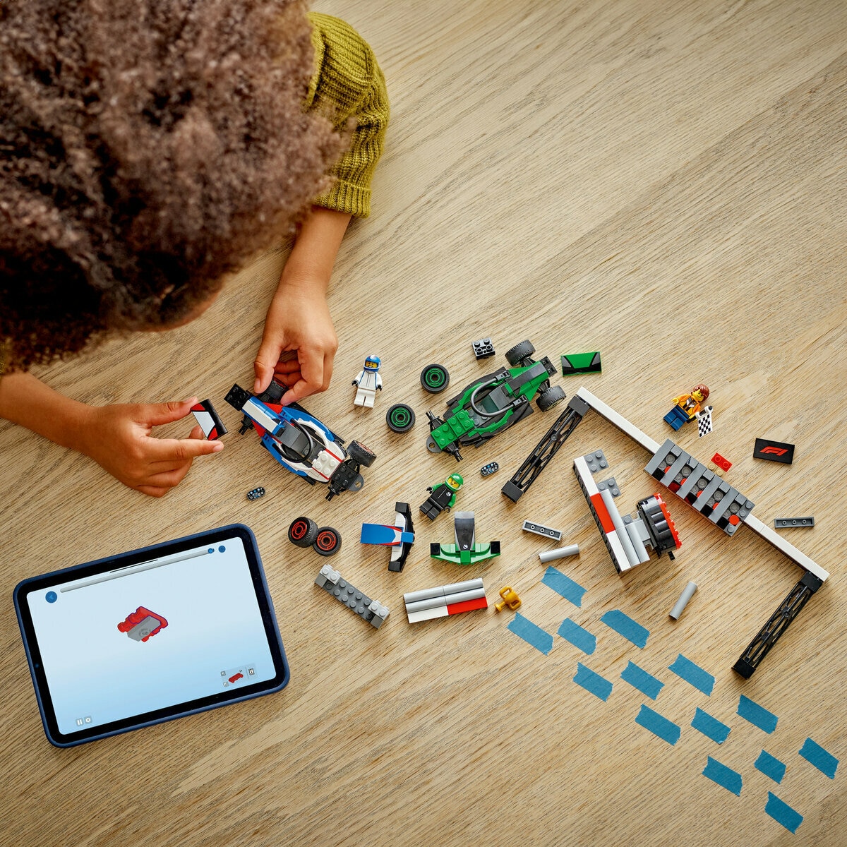 レゴ F1®グリッドと VCARB ＆ Sauber レースカー