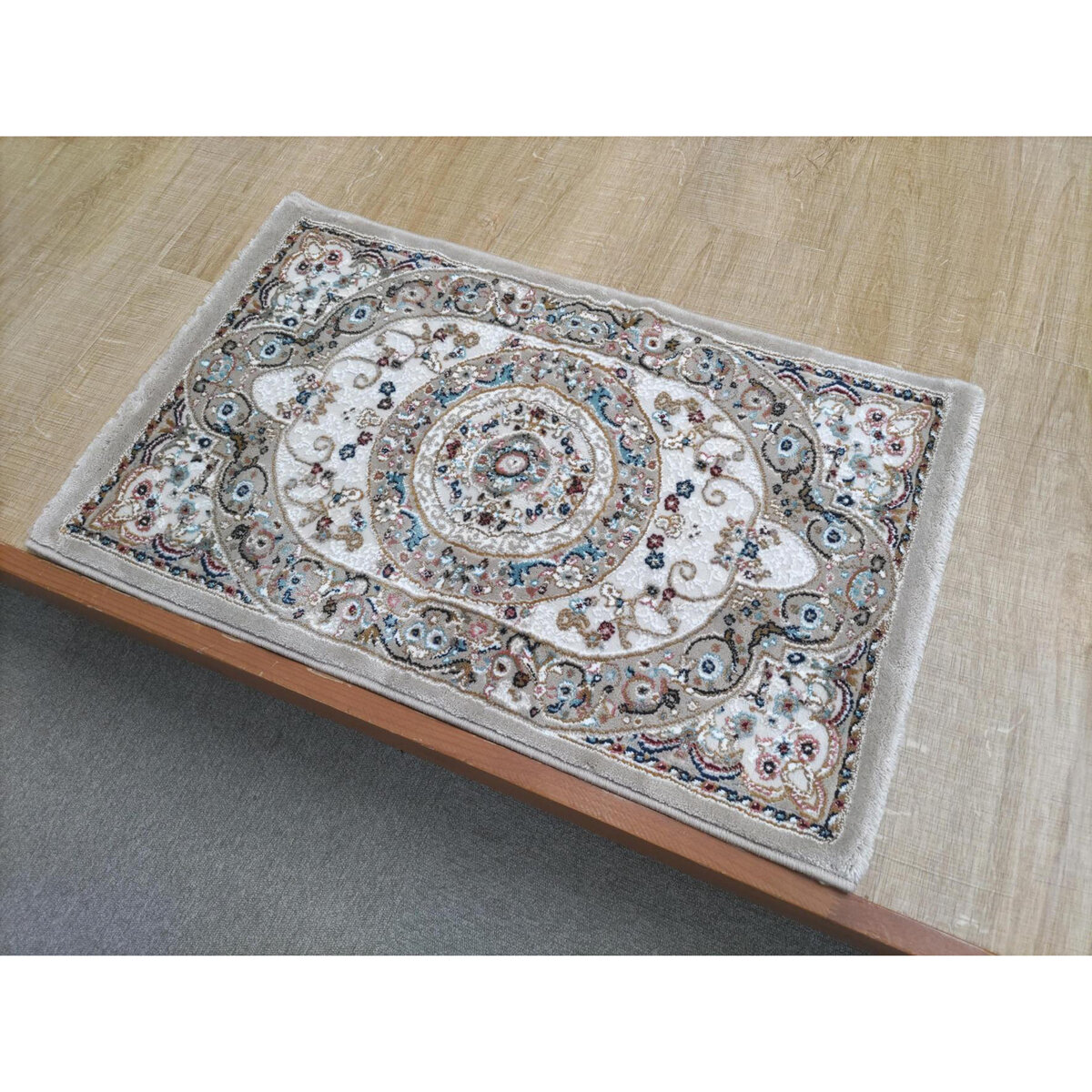 ウィルトン織りマット ロザリオ 50 x 80cm ベージュ