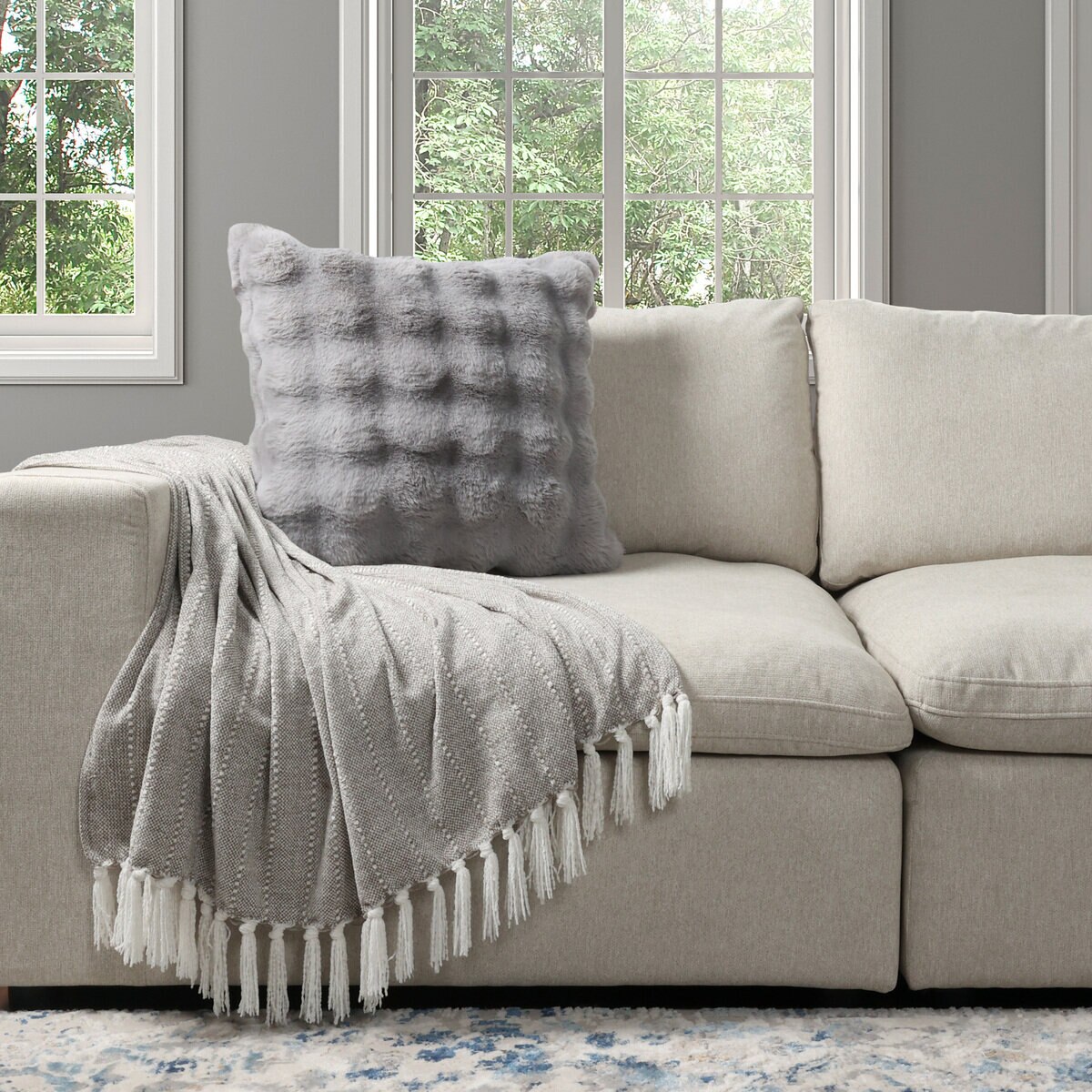 フェイクファークッション 50 x 50cm ライトグレー フェイクファークッション 50 x 50cm ライトグレー