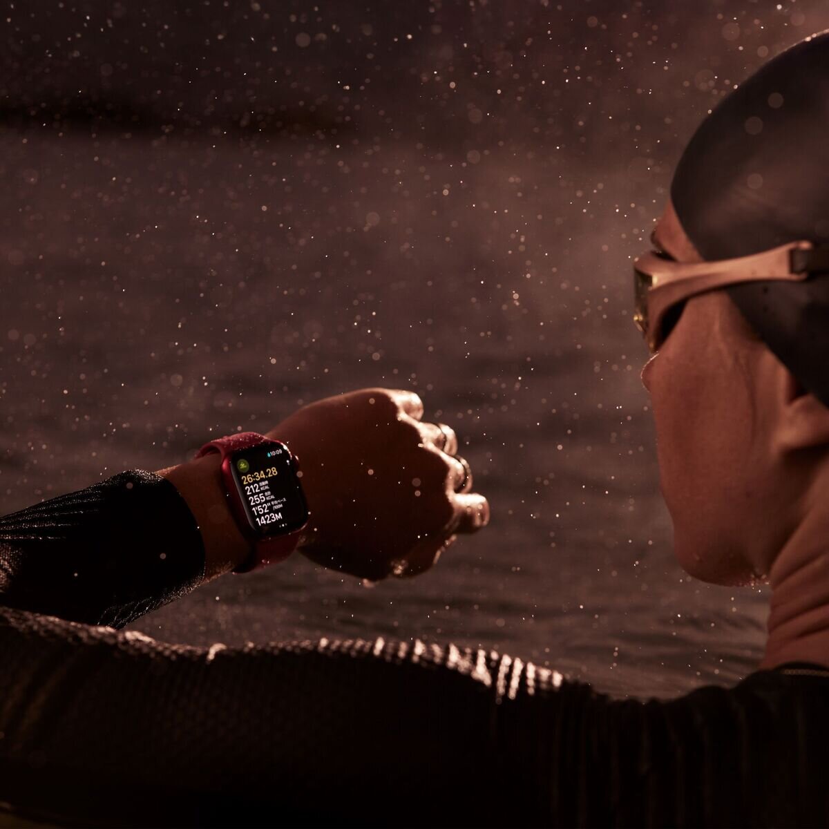 Apple Watch Series 9（GPS + Cellularモデル）- 45mmグラファイトステンレススチールケースとミッドナイトスポーツバンド - S/M