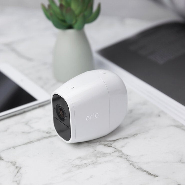 Arlo Pro 2 - FullHD ワイヤレスバッテリーカメラ 4セット VMS4430P Arlo Pro 2 - FullHD ワイヤレスバッテリーカメラ 4セット VMS4430P