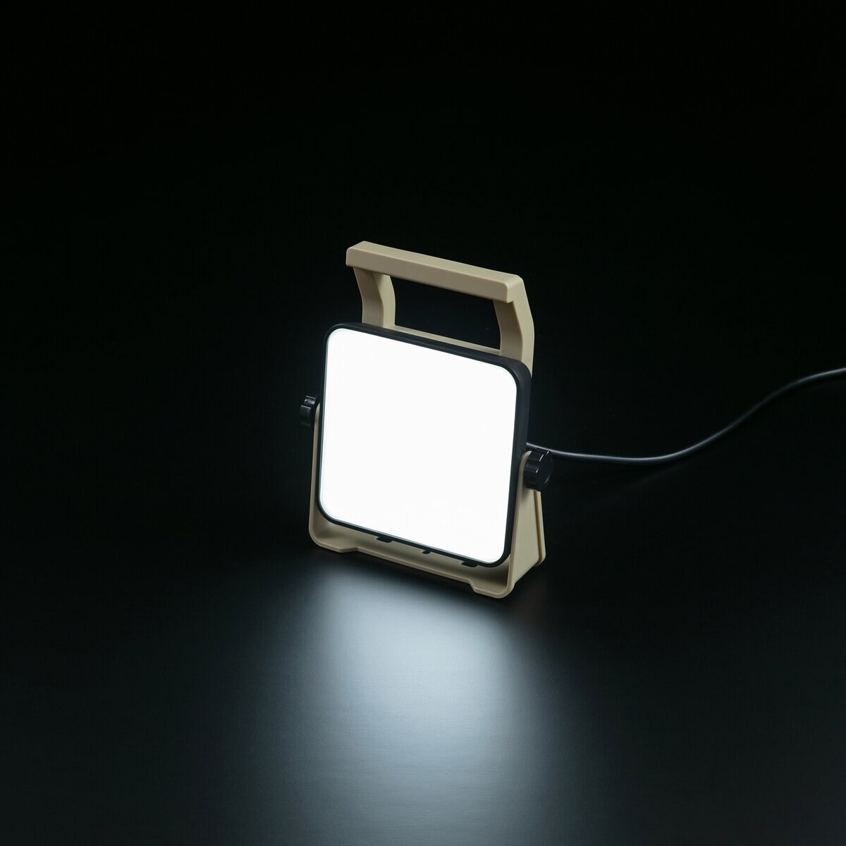 アイリスオーヤマ LEDベースライト 2000lm IP65 LWTL-2000BA