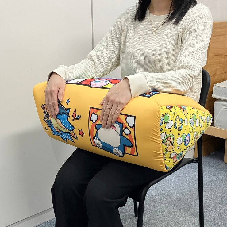 冷感くつろぎ三角クッション ポケモン コミック