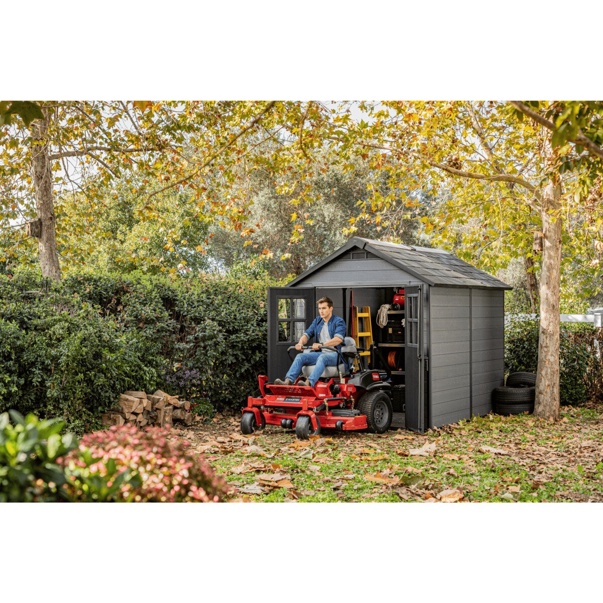 ケター ニュートン 7.5 x 9フィート (2.3 x 2.7m) 屋外物置