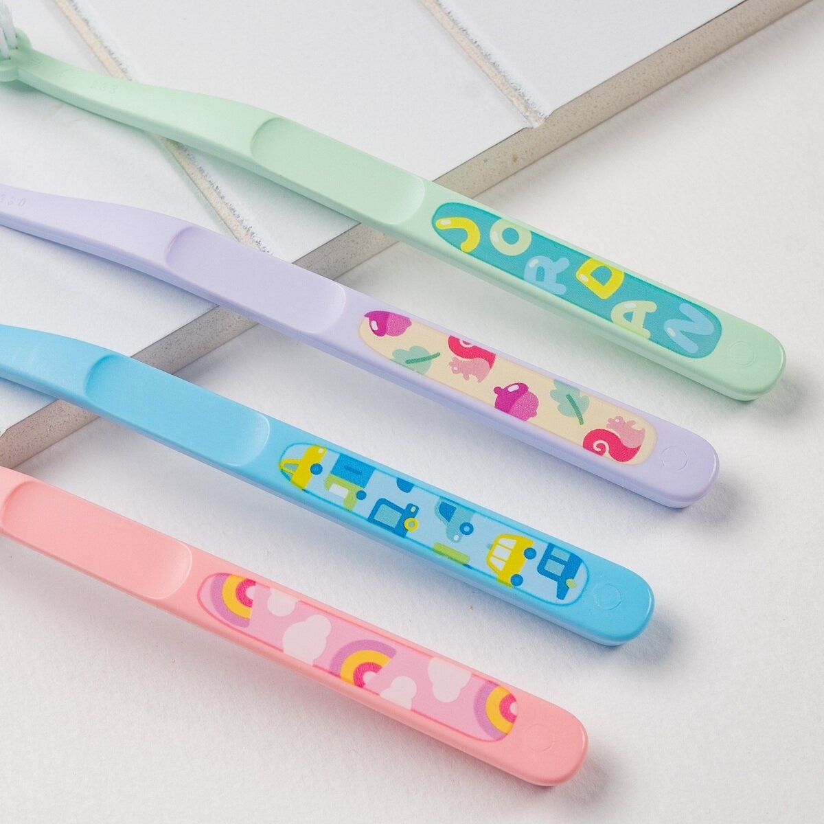 ジョーダン バディ 子供歯ブラシ 1~4歳 12本 ジョーダン バディ 子供歯ブラシ 1~4歳 12本