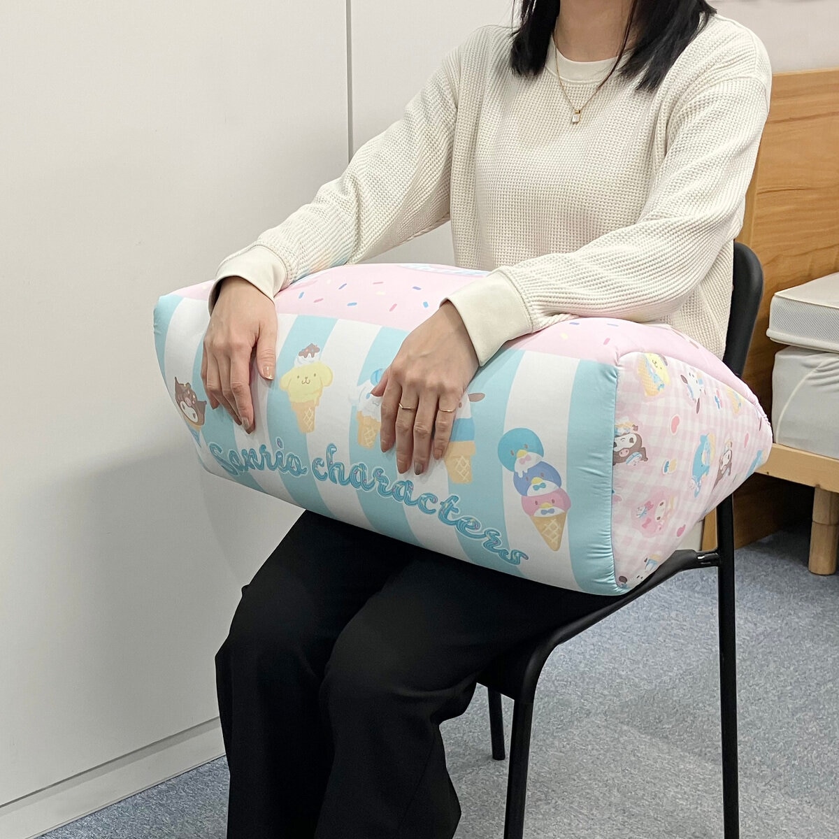 冷感くつろぎ三角クッション サンリオ / アイスクリーム