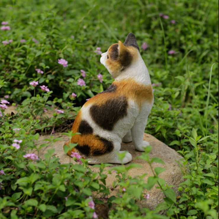 ウービア 振り返る三毛猫の置物 H23027