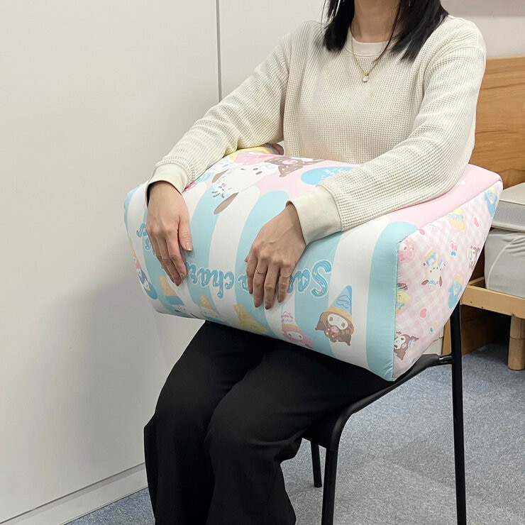 冷感くつろぎ三角クッション サンリオ / アイスクリーム