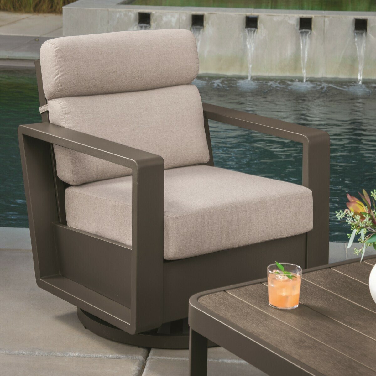 サンヴィラ Beckett 屋外用テーブル & ソファ 4点セット