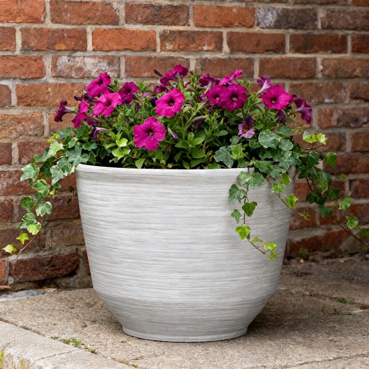 Blaire 56cm 樹脂製 プランター オイスターホワイト