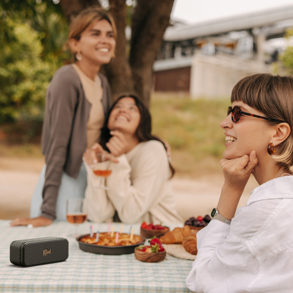 クリプシュ ナッシュビル 防水 360°Bluetoothスピーカー