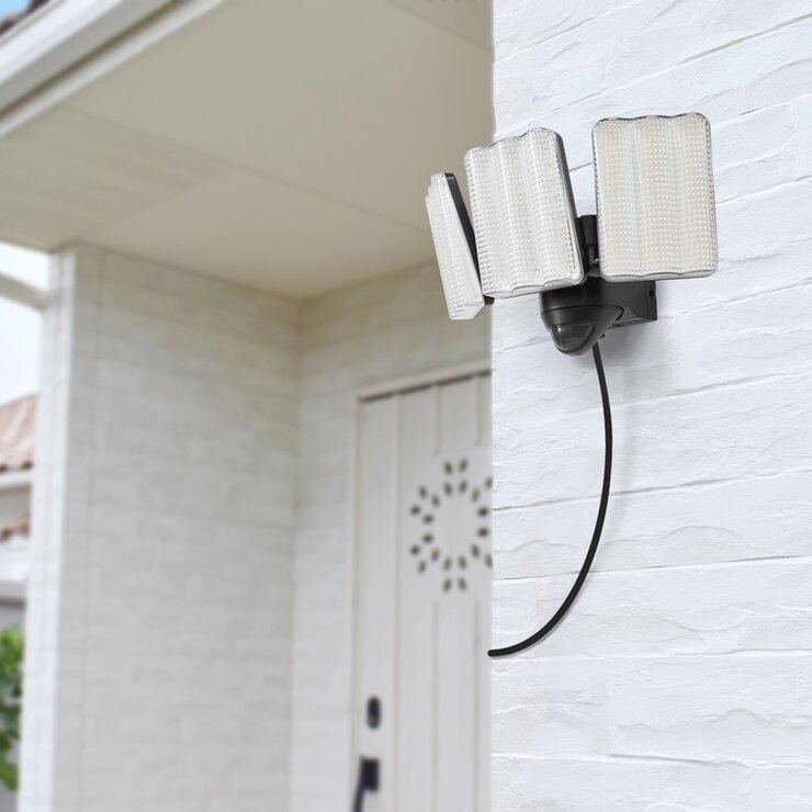 大進 AC コンセント式 LEDセンサーライト3灯 DLA-20T300